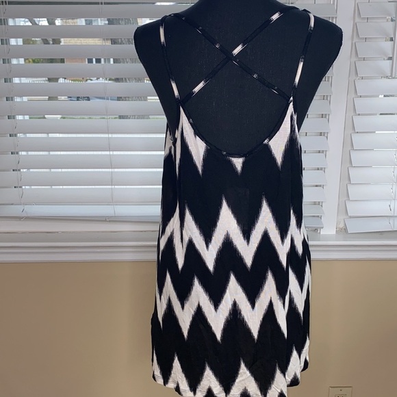 Black & White Chevron Criss Cross Tank Top - Picture 4 of 11